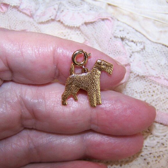 Vintage Sterling Silver Vermeil Charm - Standing Airedale Terrier - Picture 1 of 3